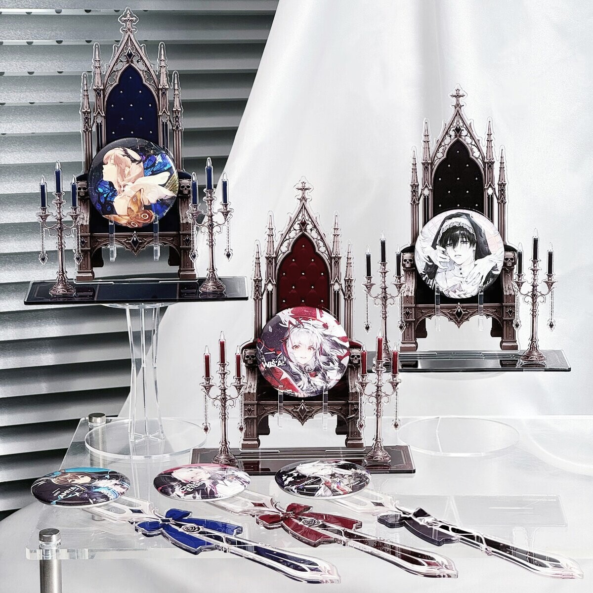 Gothic Throne Acrylic Badge Di - đánh giá và giá Vintage Collectible Pins