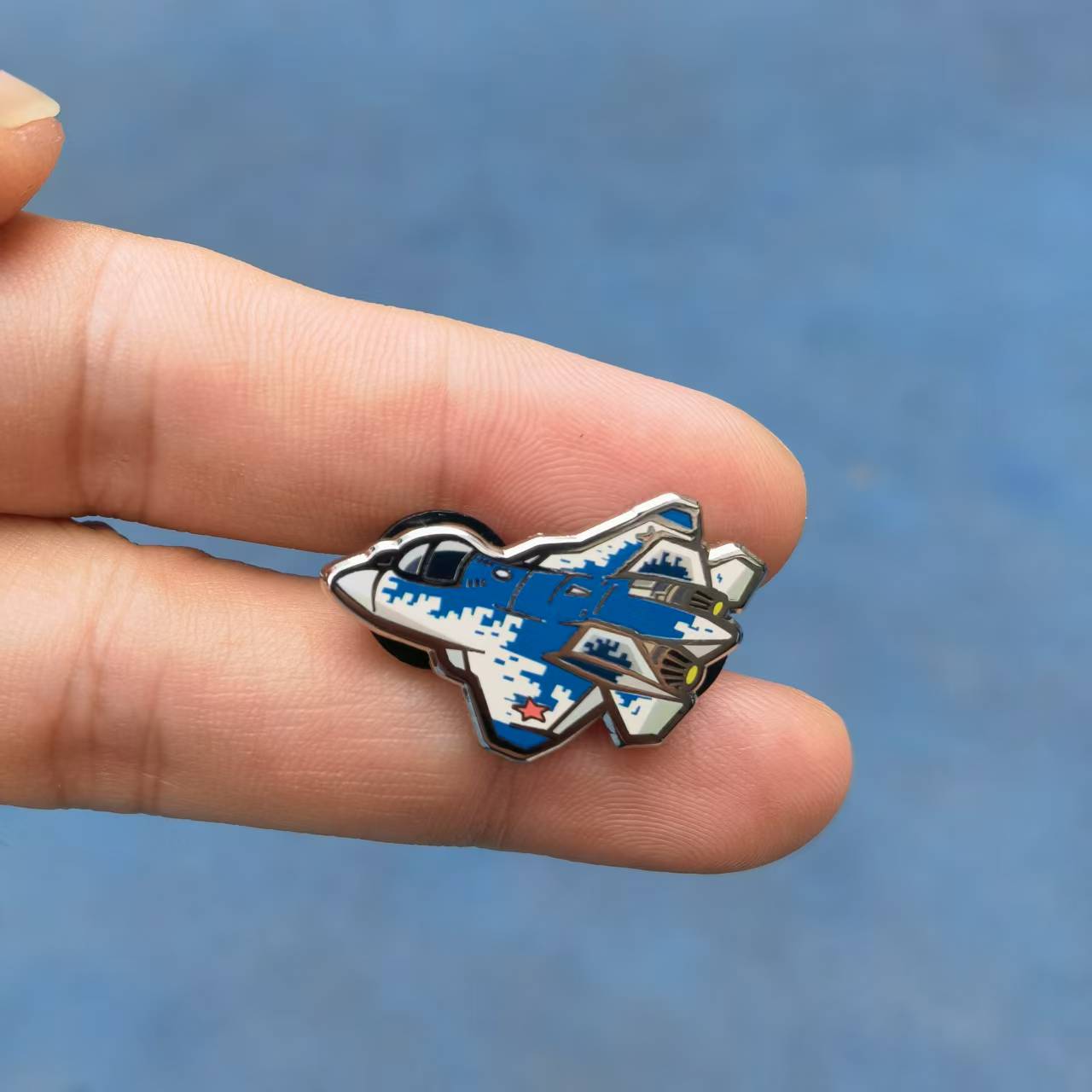 Original Chibi Airplane Badge  - đánh giá và giá Vintage Collectible Pins